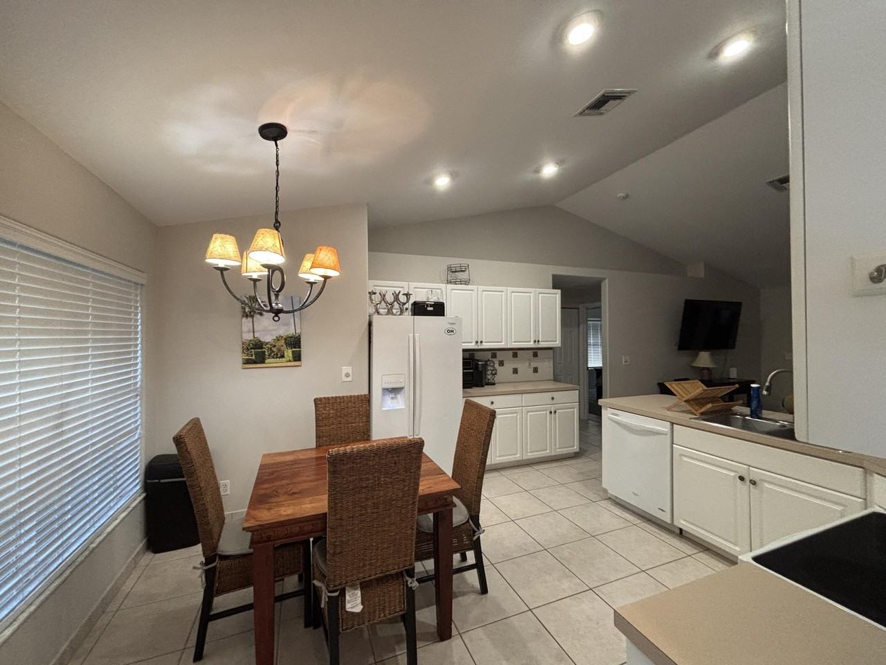 1094 Raintree Ln - Photo 5 of 29