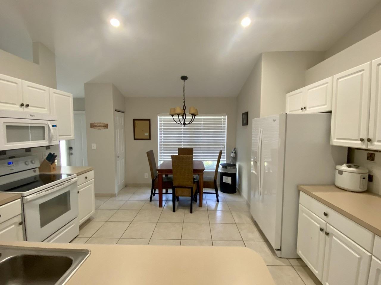 1094 Raintree Ln - Photo 7 of 29