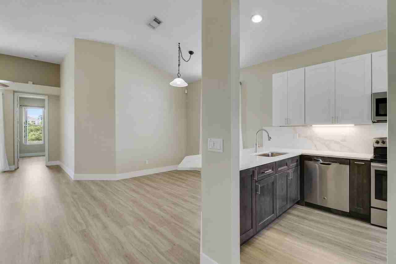 726 Sw Aruba Bay - Photo 7 of 37