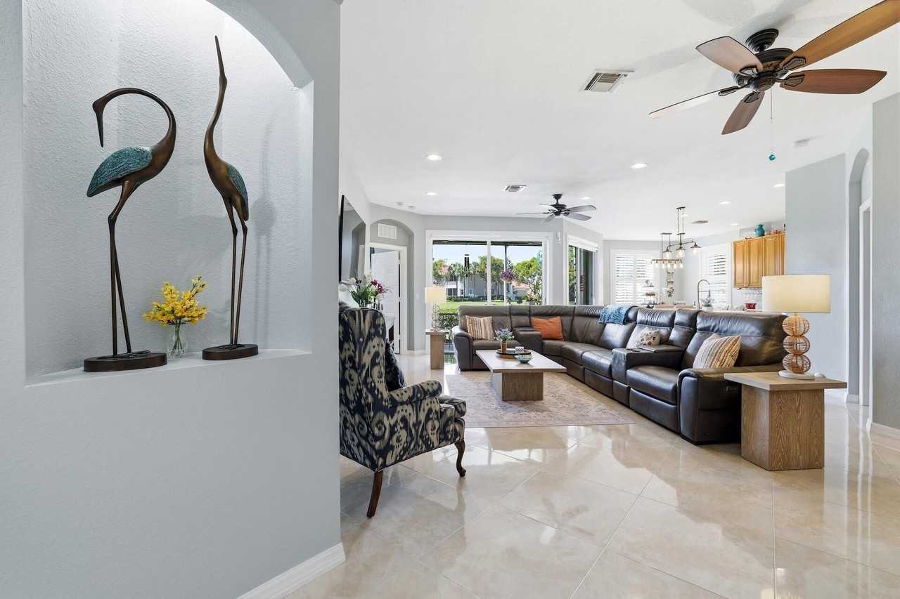 2101 Wingate Bnd - Photo 4 of 28