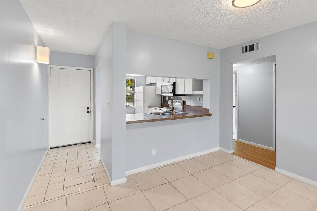 12962 Briarlake Dr #103 - Photo 4 of 32