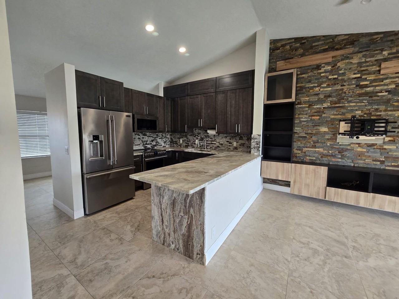 706 Freedom Ct Unit 706 - Photo 6 of 49