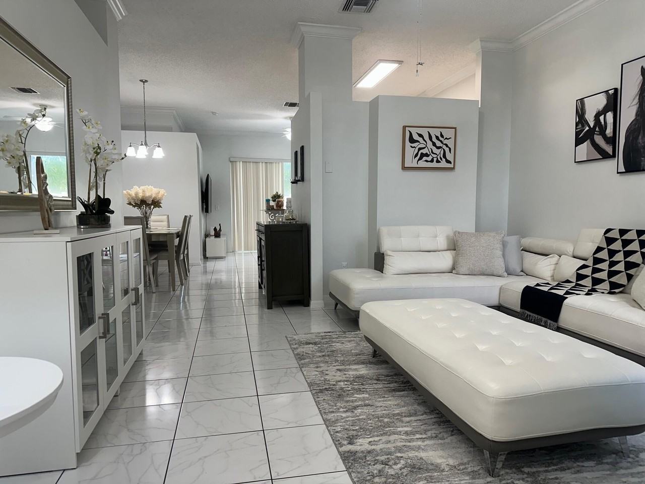 717 Lake Wellington Dr - Photo 2 of 15