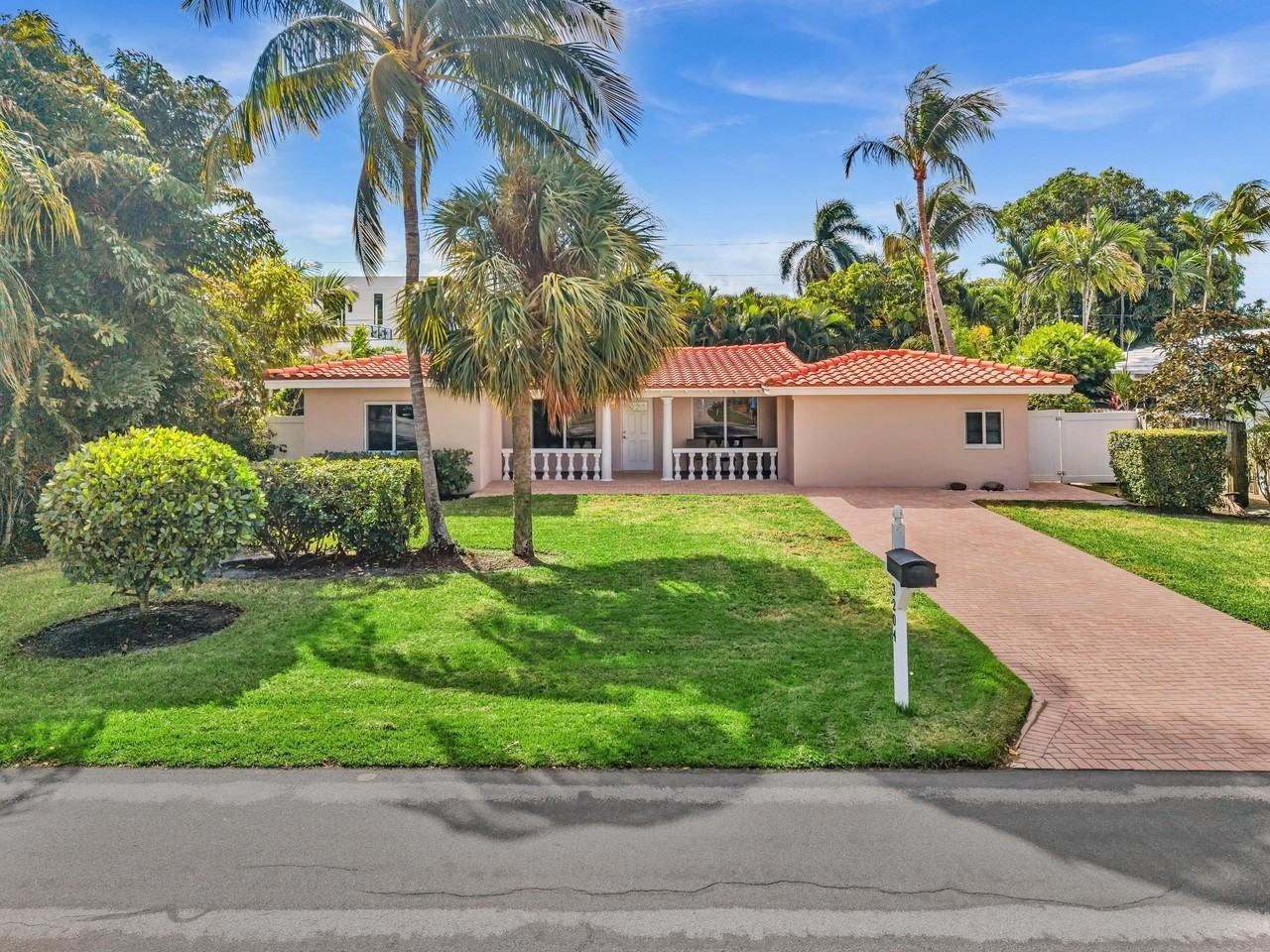 3204 Beacon St - Photo 5 of 50