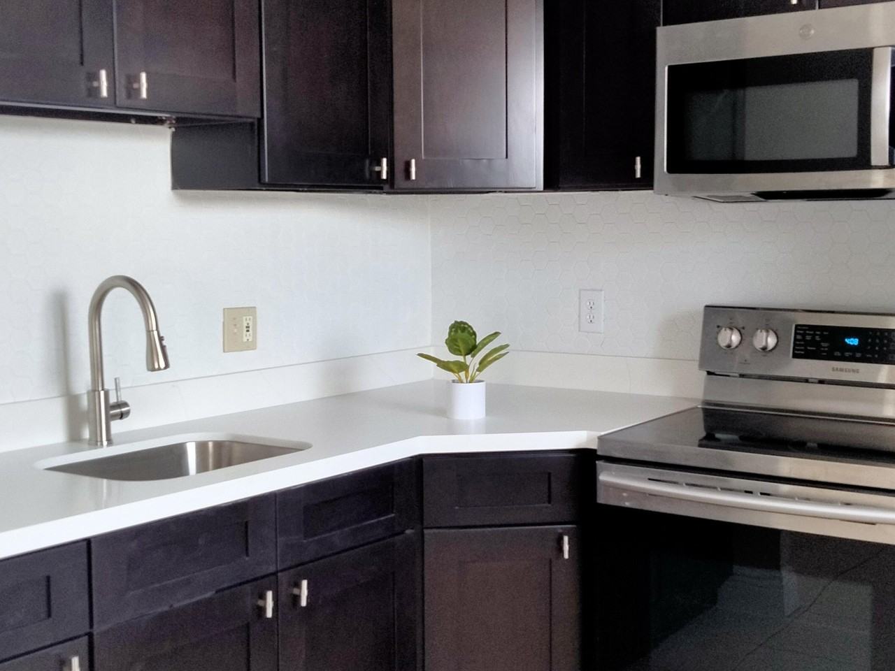 564 Holly Dr - Photo 2 of 20