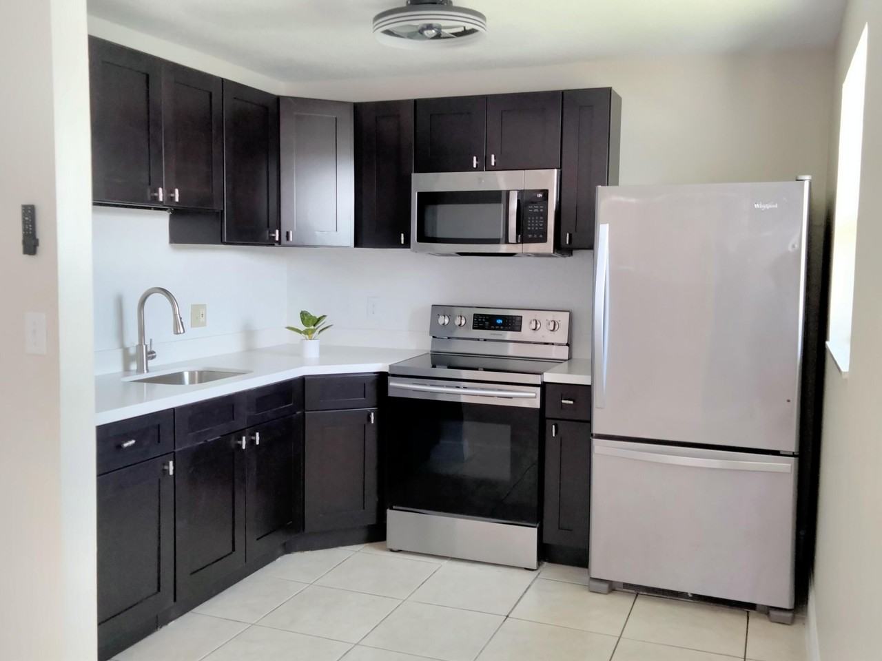 564 Holly Dr - Photo 5 of 20