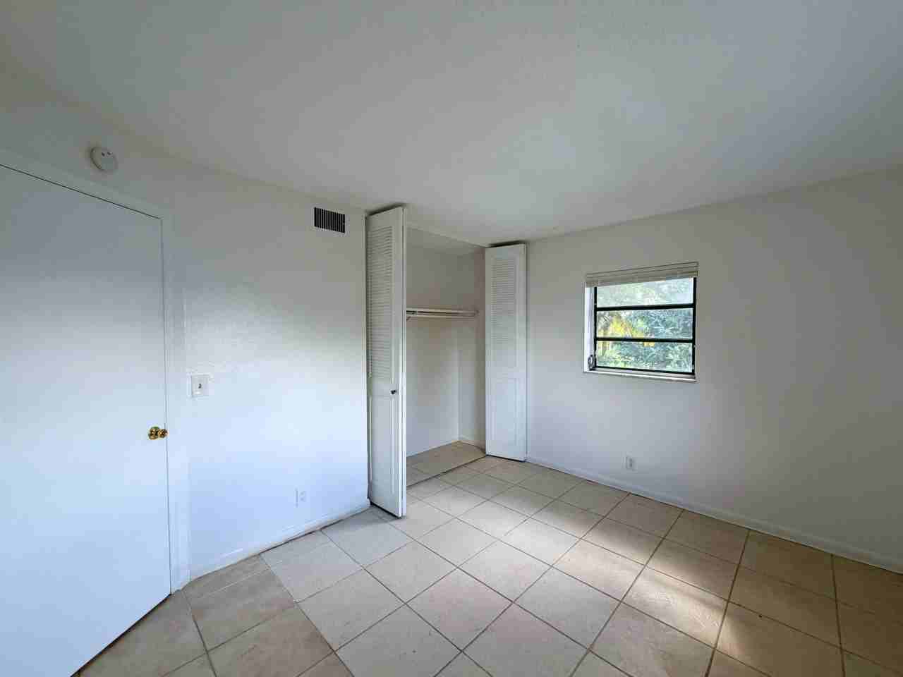 519 W Kalmia Dr Apt 1 - Photo 6 of 17