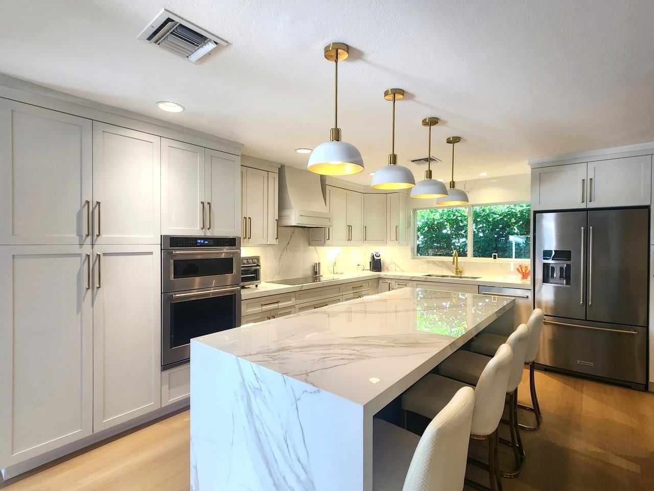 3481 Ne 31st Ave - Photo 5 of 27