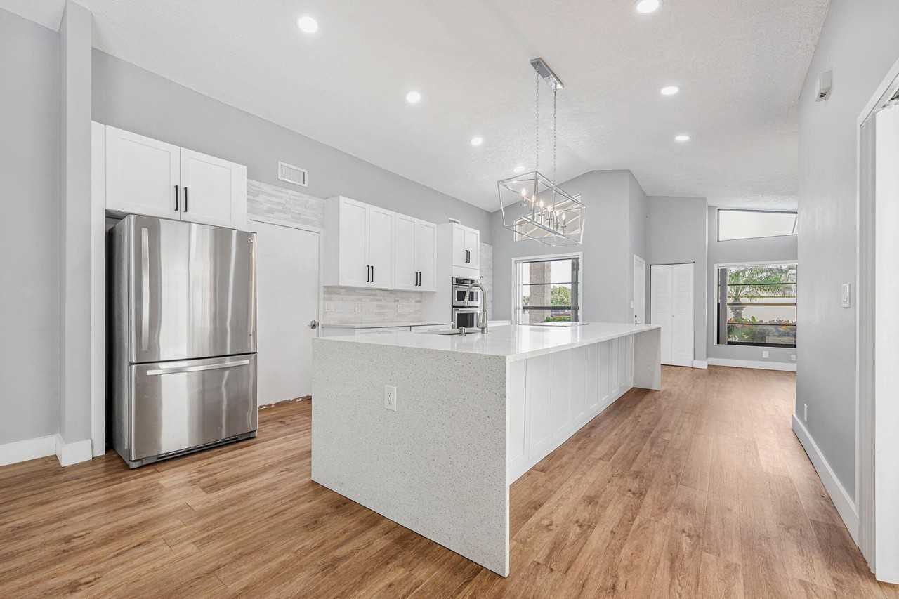 21356 Summertrace Cir - Photo 5 of 34