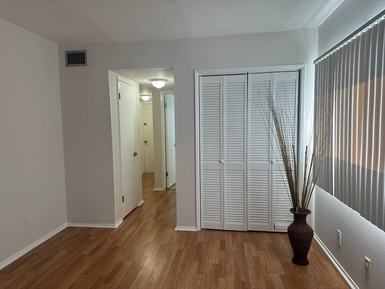 4311 Crystal Lake Dr Apt 416 - Photo 3 of 7