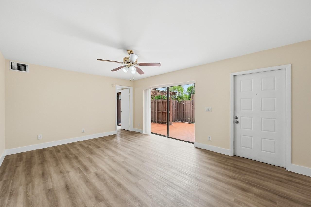 8337 N Coral Cir - Photo 5 of 25