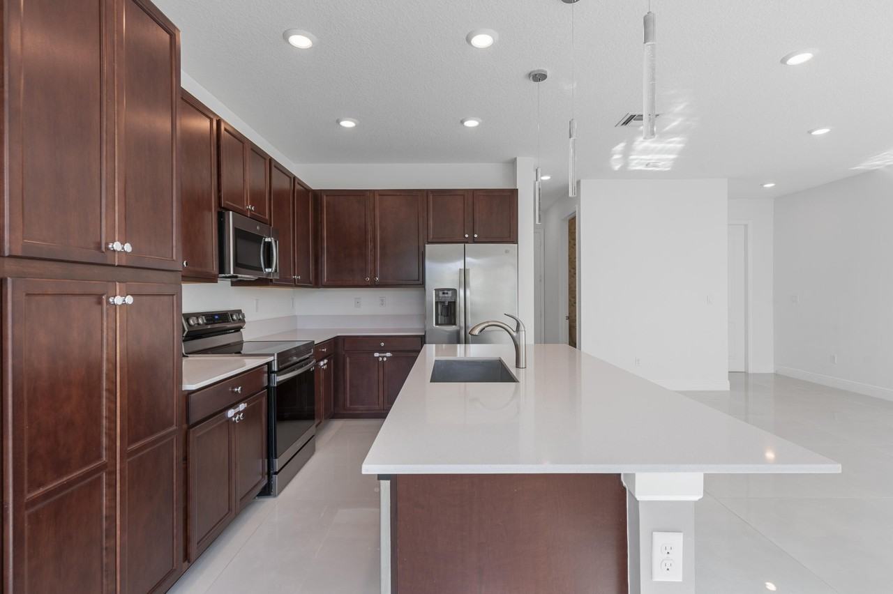 4352 Veleiros Ave - Photo 5 of 35