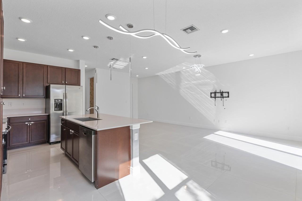 4352 Veleiros Ave - Photo 7 of 35