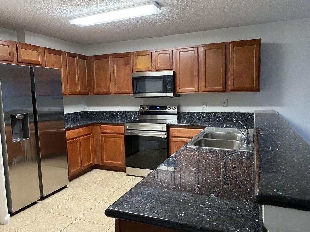 925 Imperial Lake Rd - Photo 3 of 15