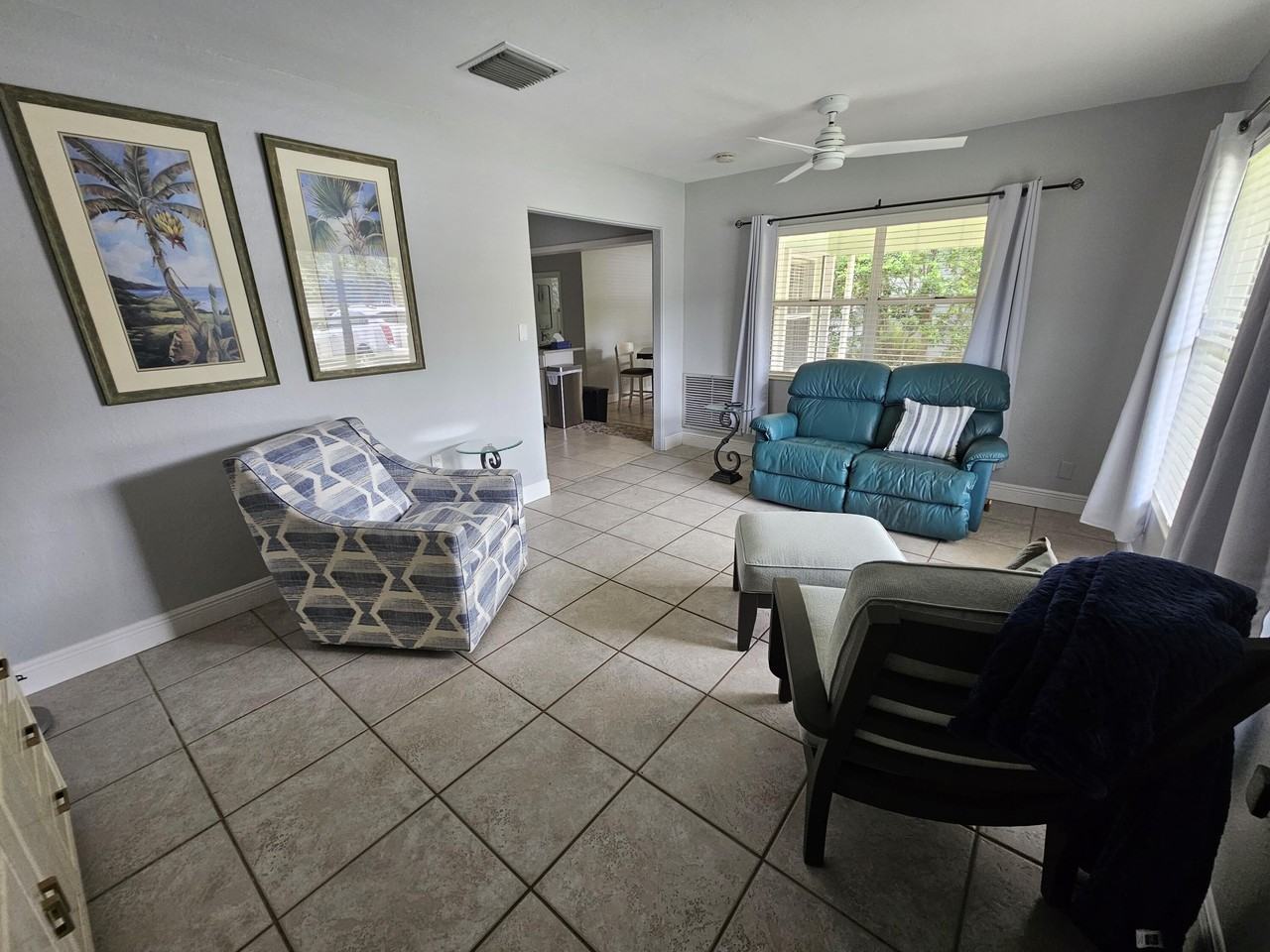 1621 Seaway Dr - Photo 3 of 16