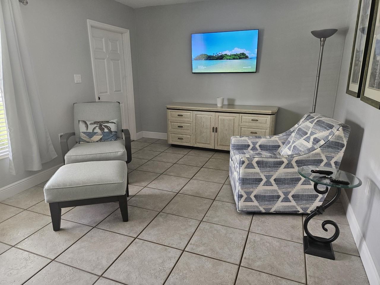 1621 Seaway Dr - Photo 4 of 16