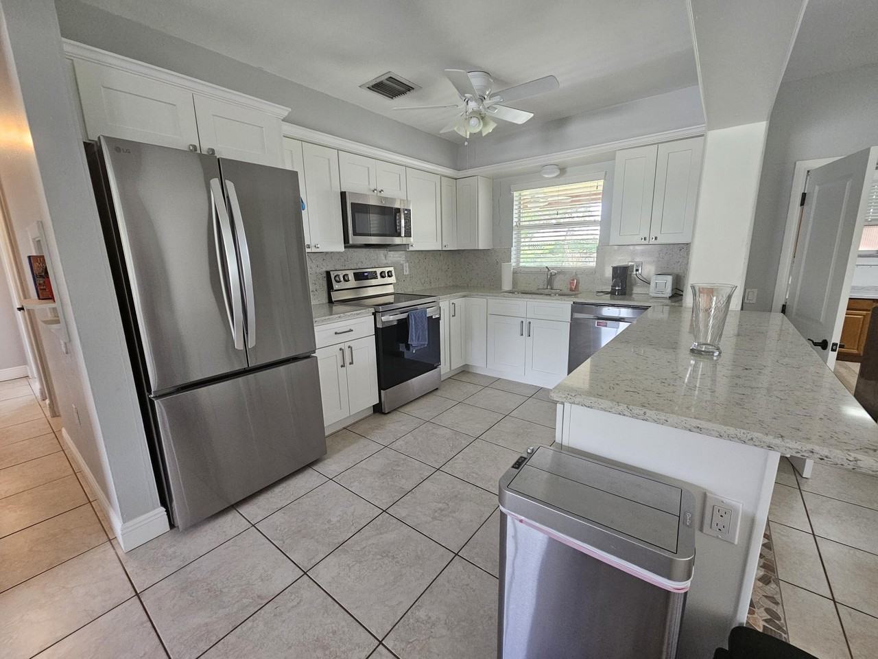 1621 Seaway Dr - Photo 5 of 16