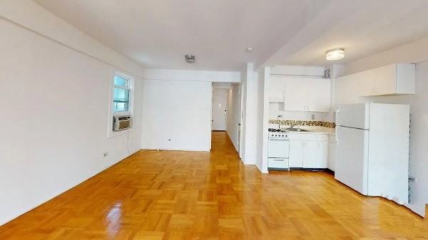 117 E 37th St #9D - Photo 2 of 6