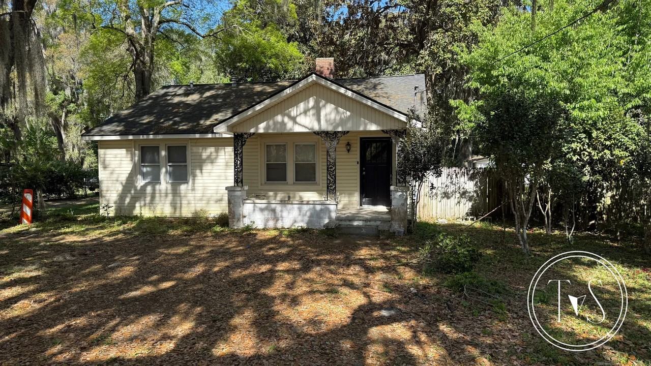 8723 Hurst Ave - Photo 3 of 23
