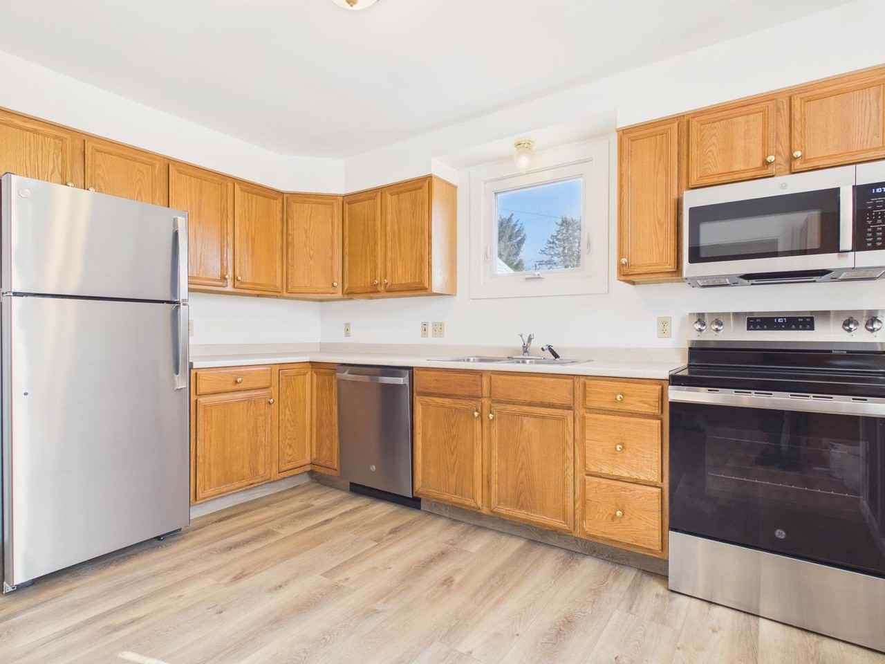 1097 2nd St - Photo 3 of 17