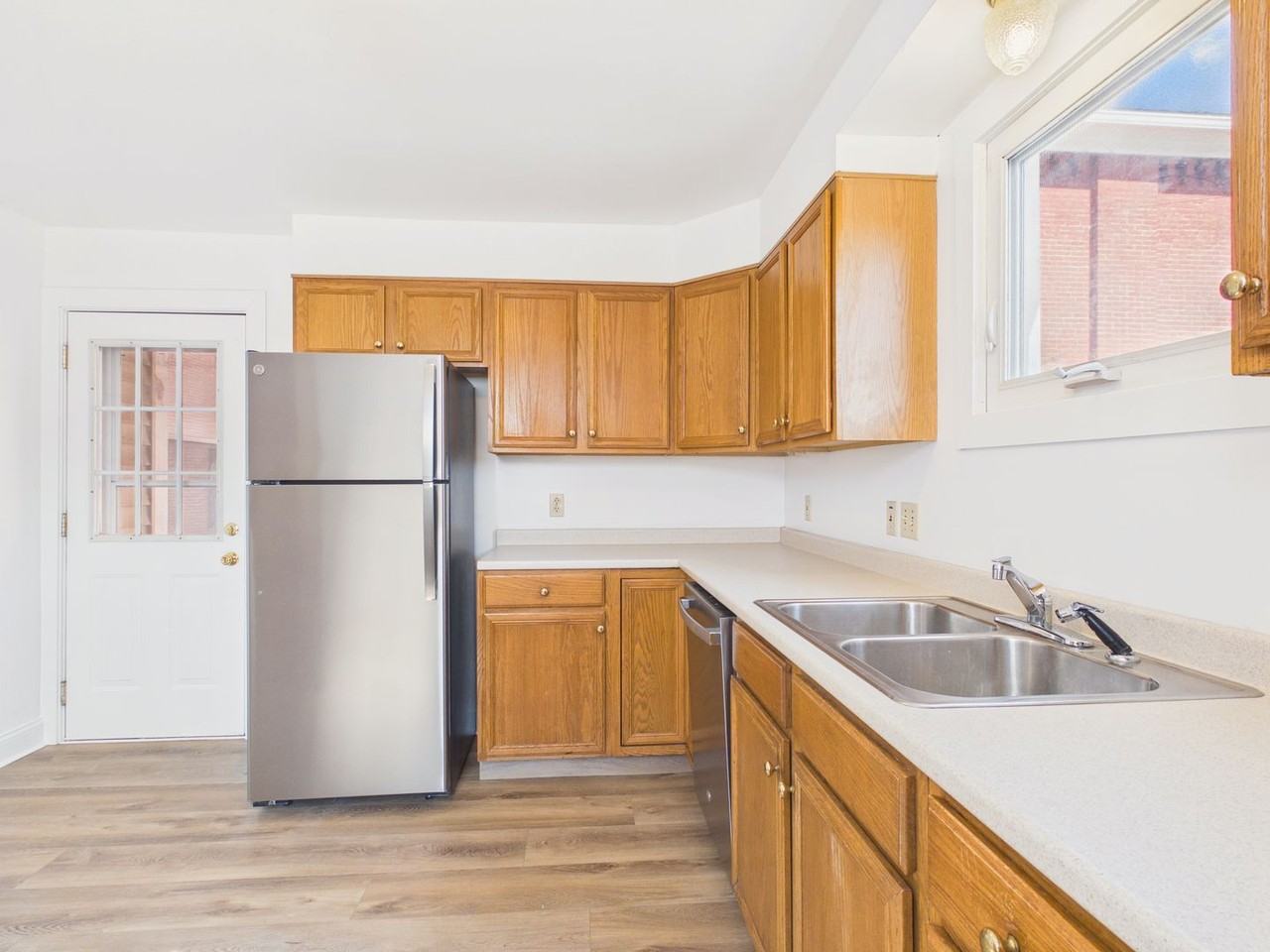 1097 2nd St - Photo 5 of 17