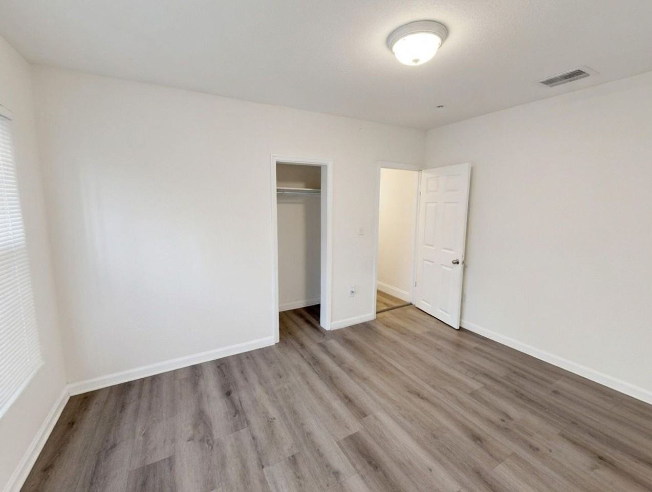 8013 Nw 10th Ct - Photo 5 of 9