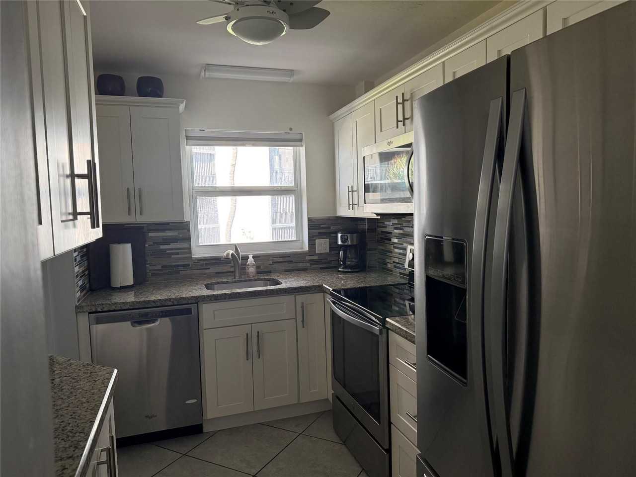 1161 Hillsboro Mile Apt 305 - Photo 5 of 50