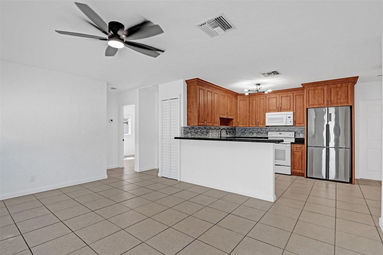 6101 Ne 7th Ave - Photo 6 of 42