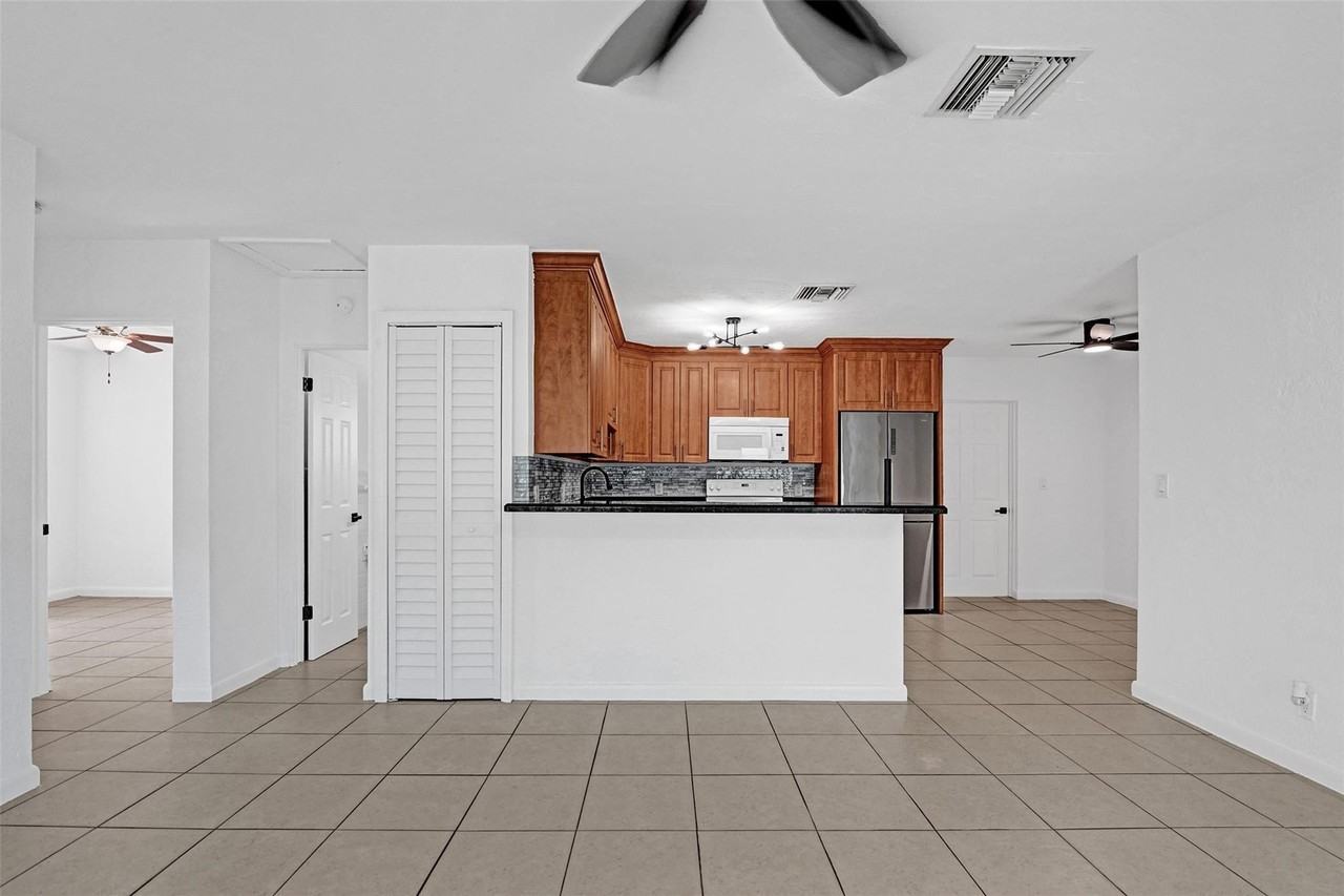 6101 Ne 7th Ave - Photo 7 of 42