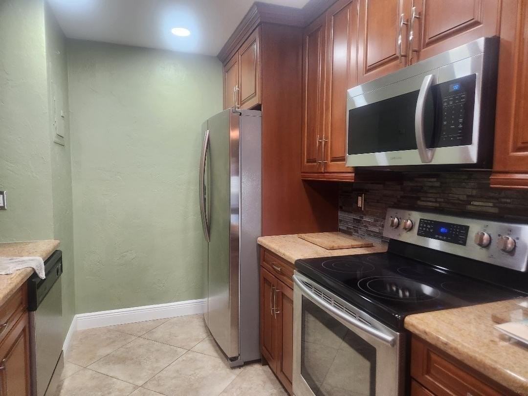 1261 Ne 2nd St - Photo 5 of 15