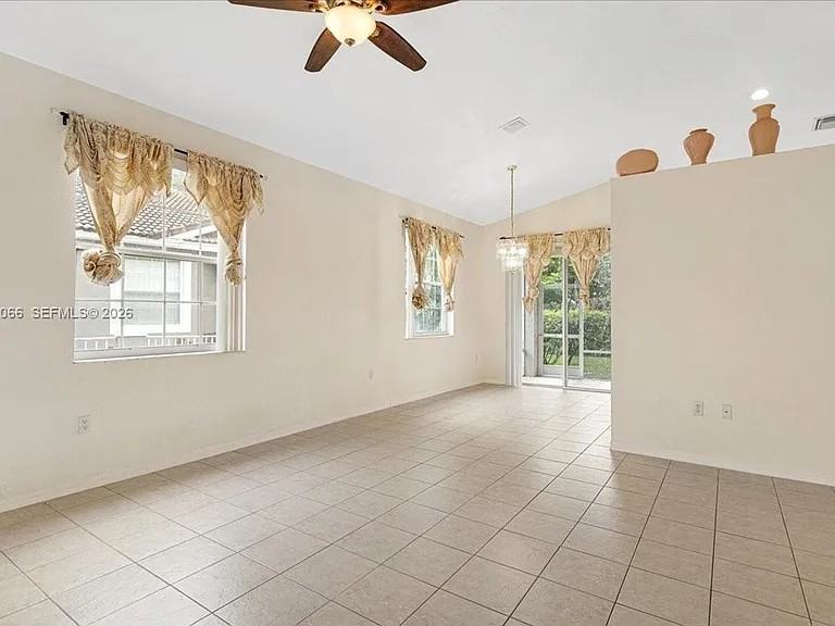 7620 S Aragon Blvd - Photo 2 of 8