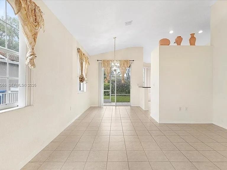 7620 S Aragon Blvd - Photo 3 of 8