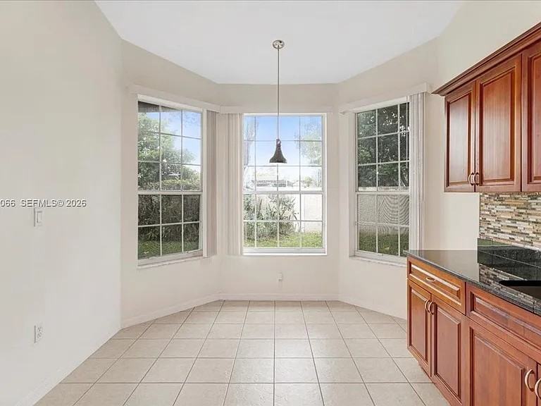 7620 S Aragon Blvd - Photo 5 of 8