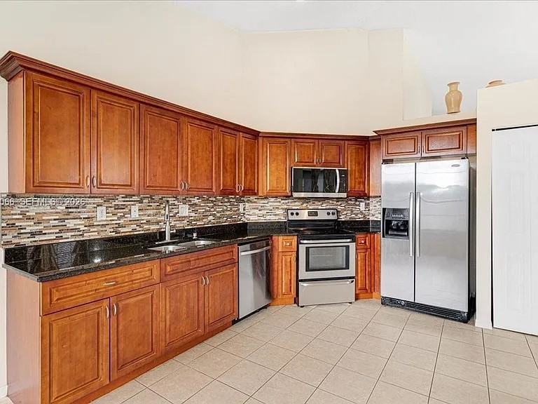 7620 S Aragon Blvd - Photo 6 of 8