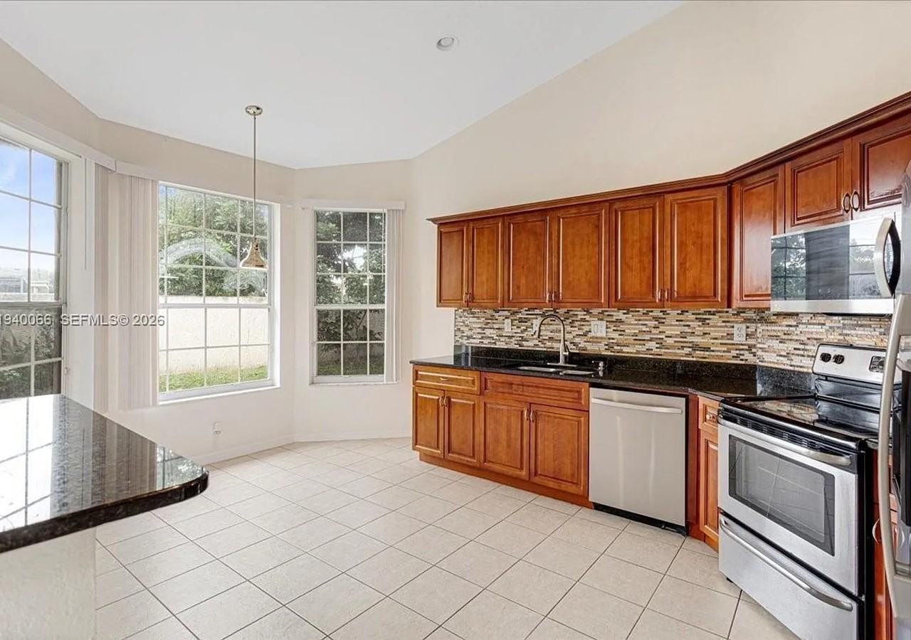 7620 S Aragon Blvd - Photo 7 of 8