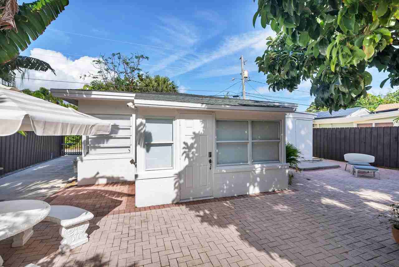 439 28th St - Photo 5 of 31