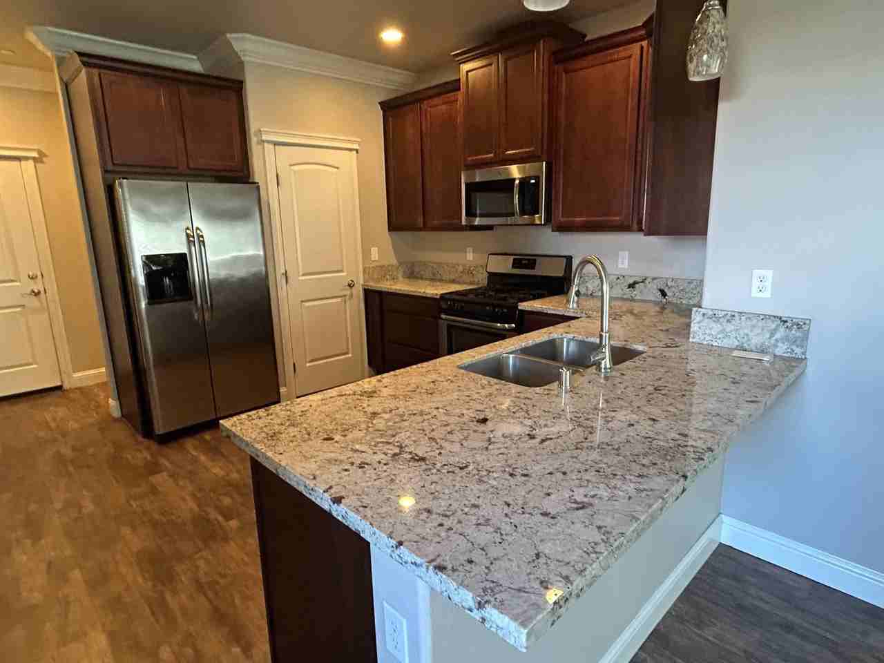 2601 Sapphire Ln - Photo 3 of 20