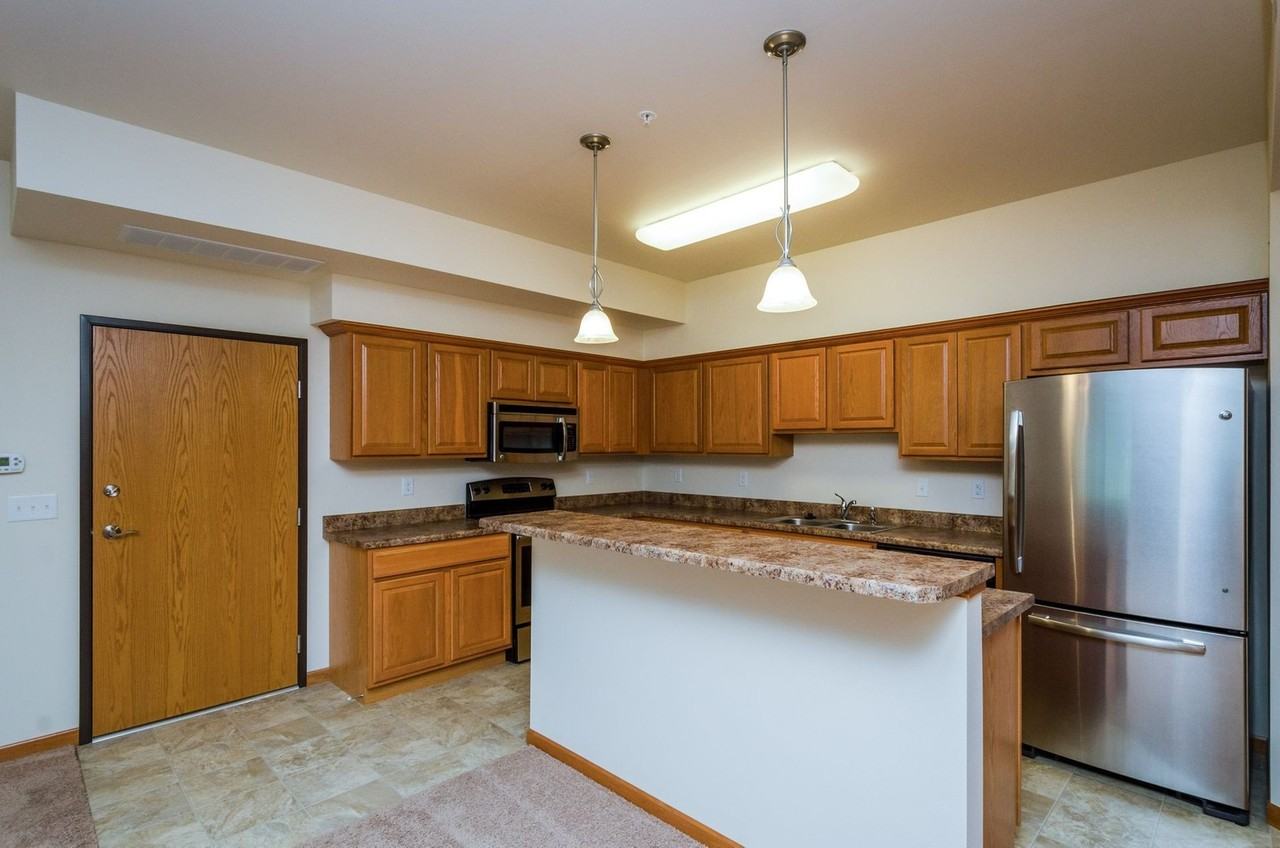 1680 Lincoln Dr - Photo 3 of 14