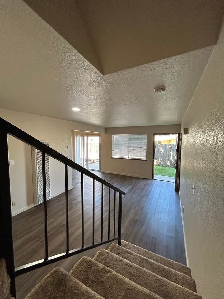 1531 Gabilan Dr #2 - Photo 5 of 6