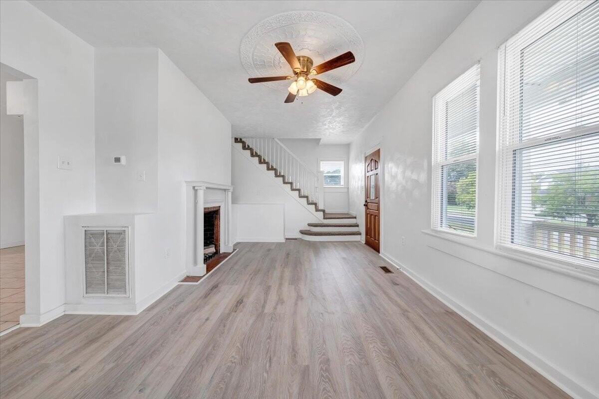 1202 Rugby Blvd Nw - Photo 4 of 26