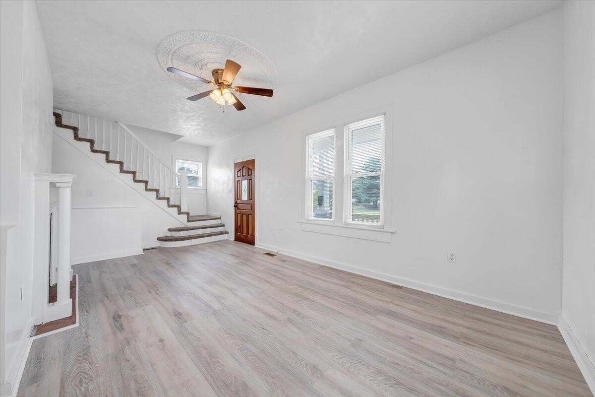 1202 Rugby Blvd Nw - Photo 5 of 26