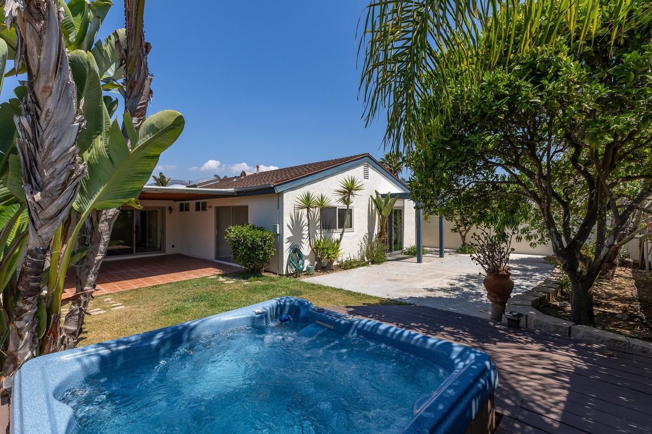 7337 Hillsboro St - Photo 2 of 17