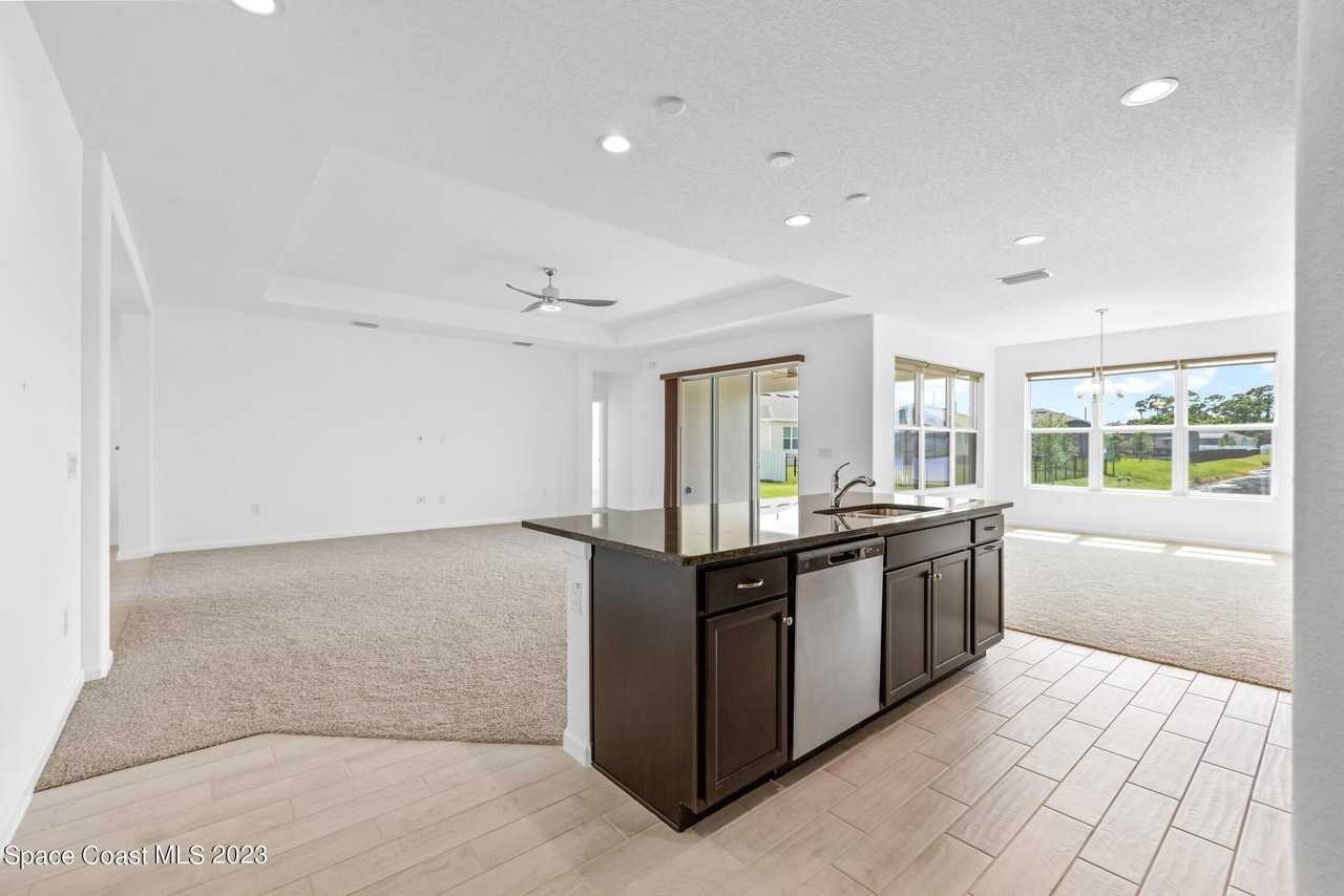 285 Loymer Cir - Photo 4 of 36