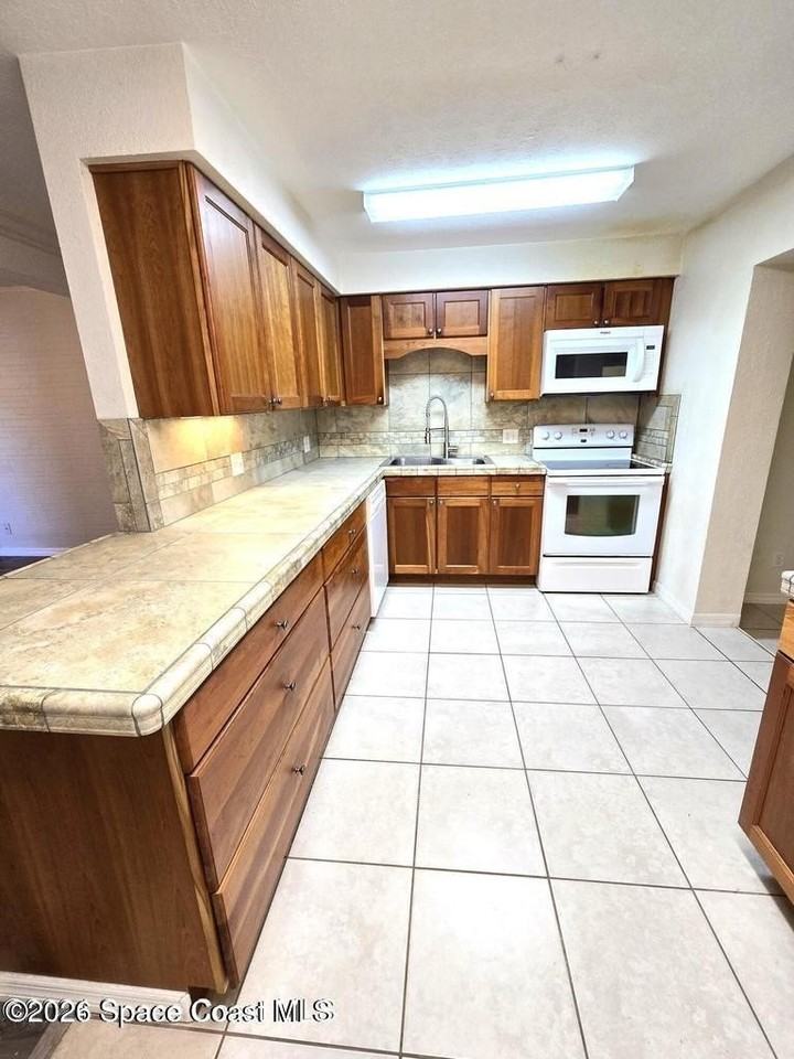 9852 Honeysuckle Dr Unit C - Photo 3 of 34