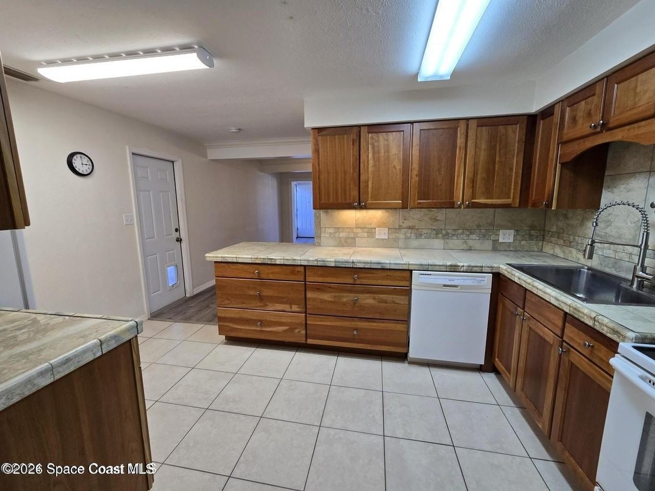 9852 Honeysuckle Dr Unit C - Photo 4 of 34