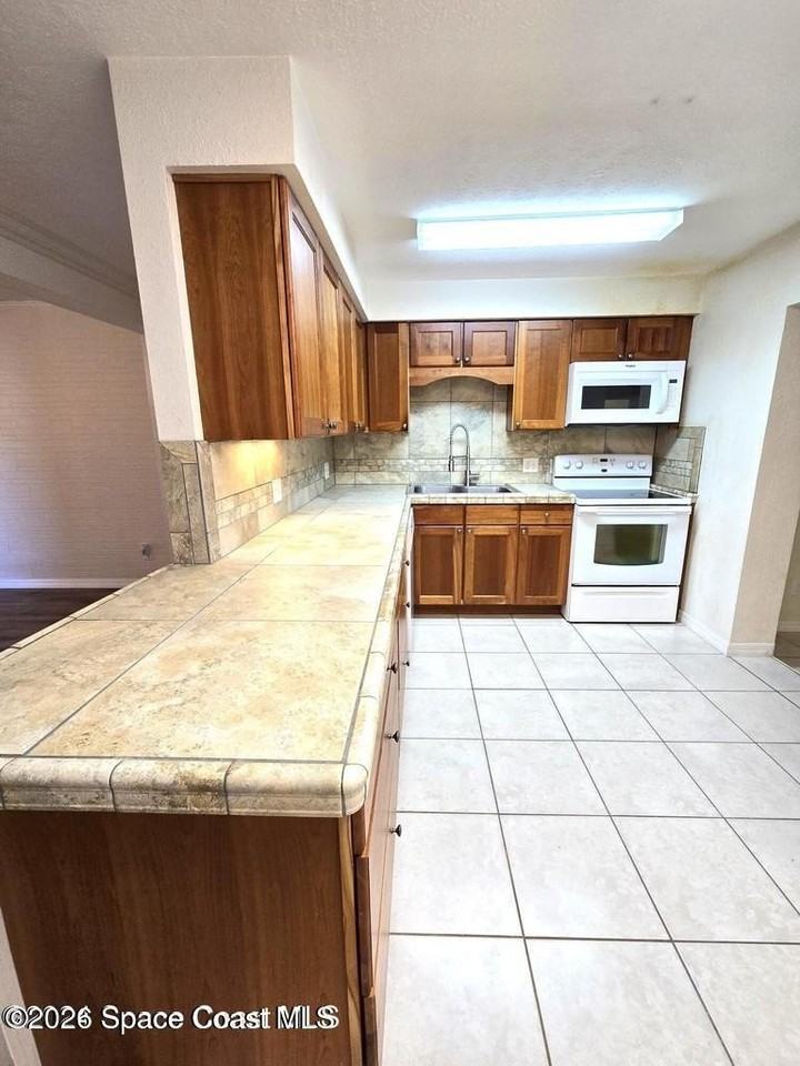 9852 Honeysuckle Dr Unit C - Photo 5 of 34