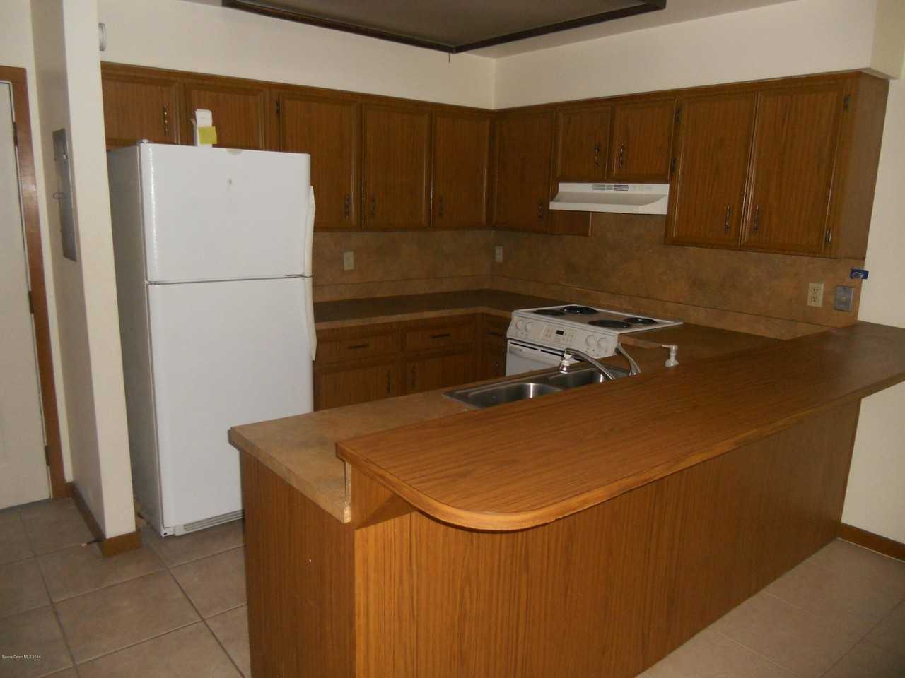 870 N Cocoa Blvd Apt 1 - Photo 3 of 7