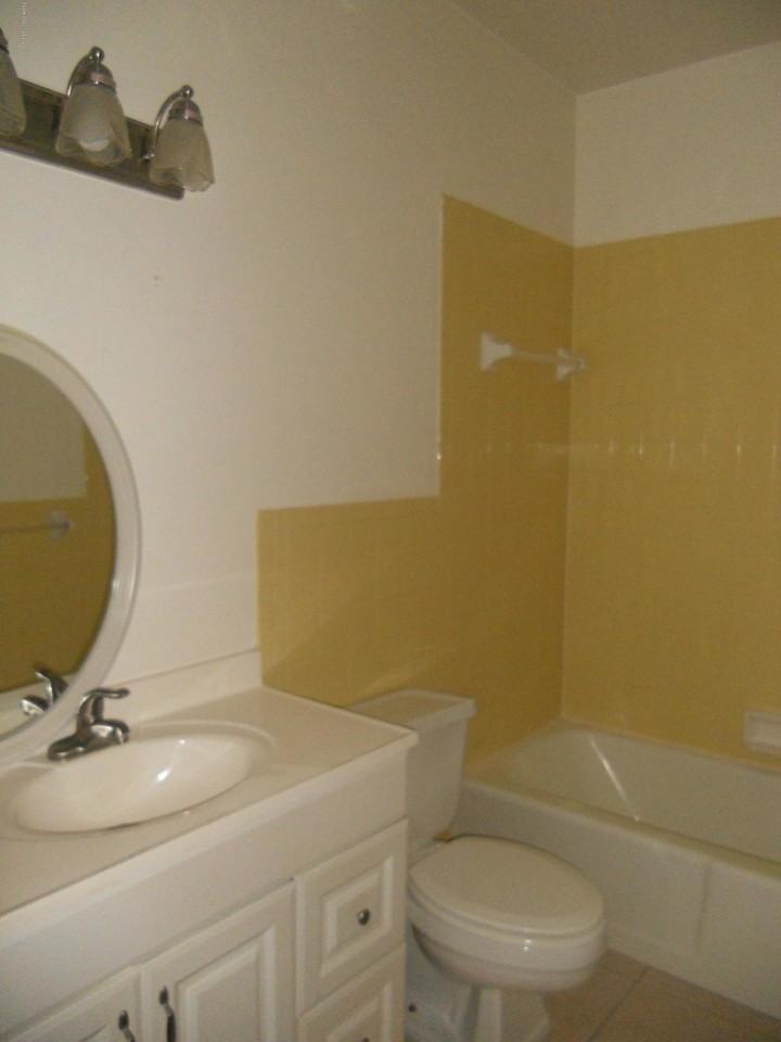 870 N Cocoa Blvd Apt 1 - Photo 6 of 7