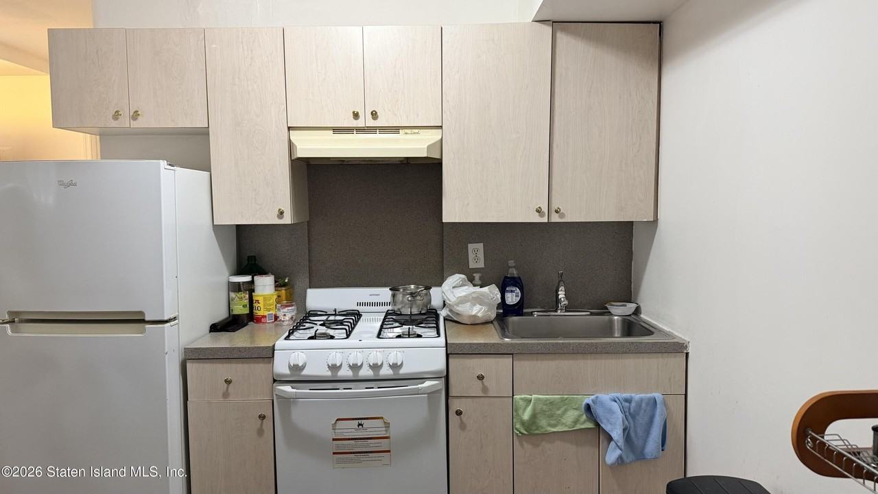 223 Buel Ave - Photo 3 of 6