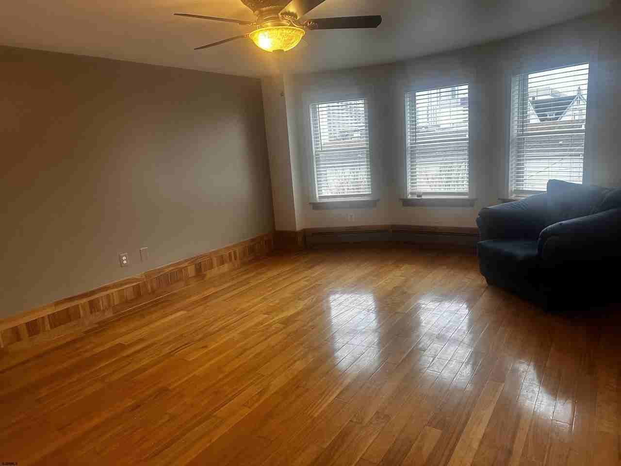 1109 Arctic Ave - Photo 2 of 13